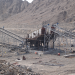 振動篩篩箱開裂、橫梁斷裂原因及改進方法